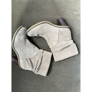 Vince CAMUTO Suede Boots Size 7.5 Women’s